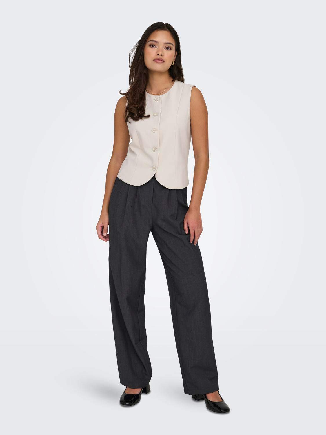 model_shot-front_full