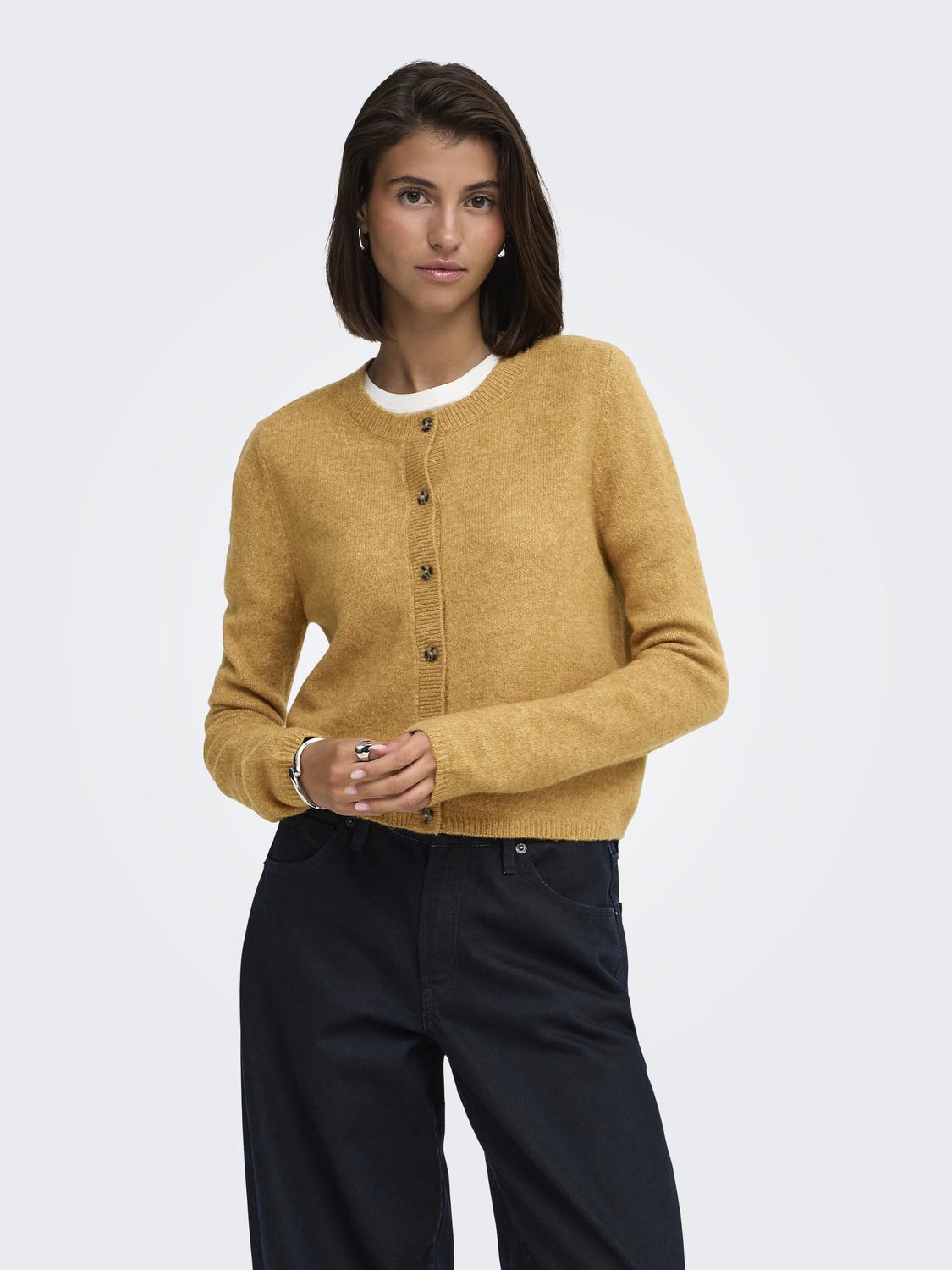 model_shot-front