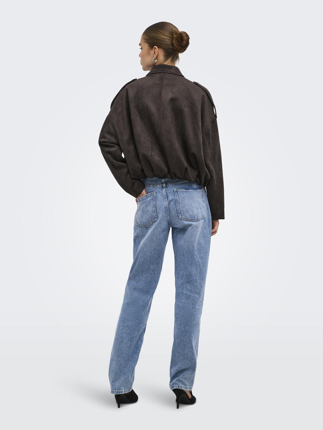 model_shot-back