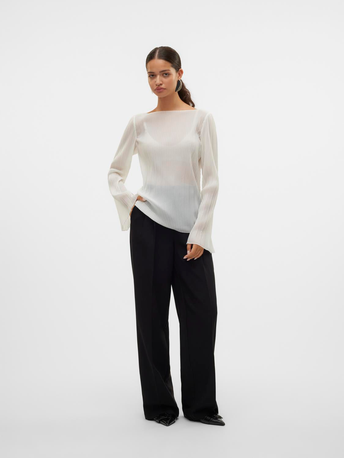 model_shot-front_full