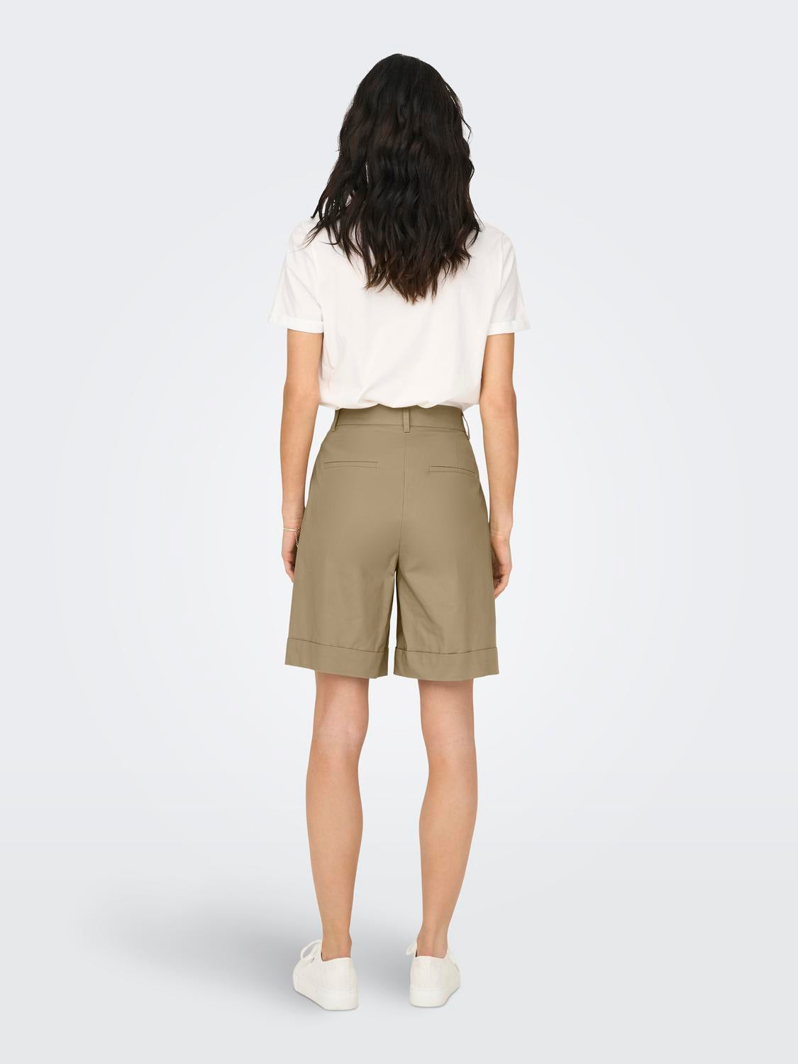 model_shot-back