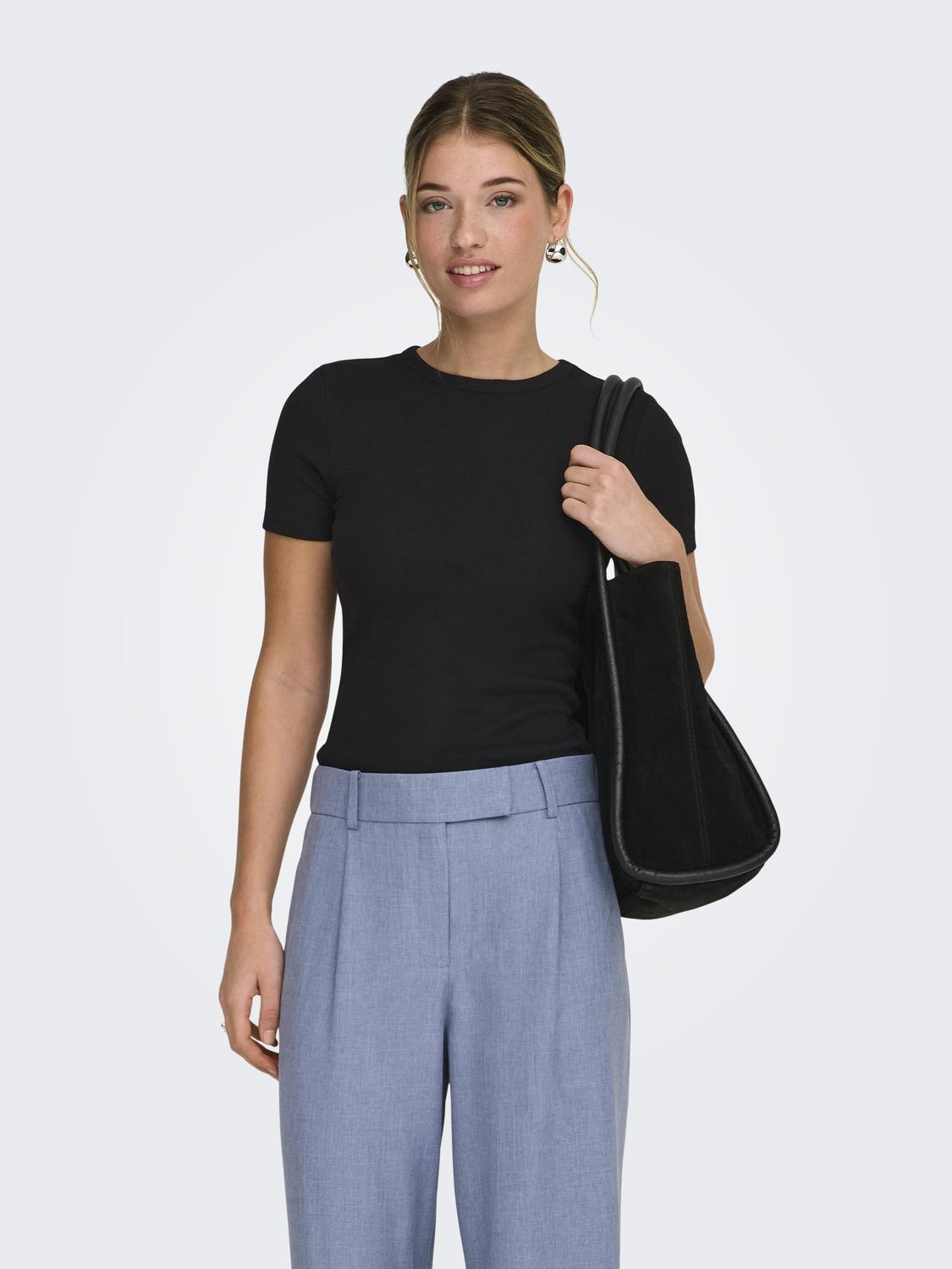 model_shot-front
