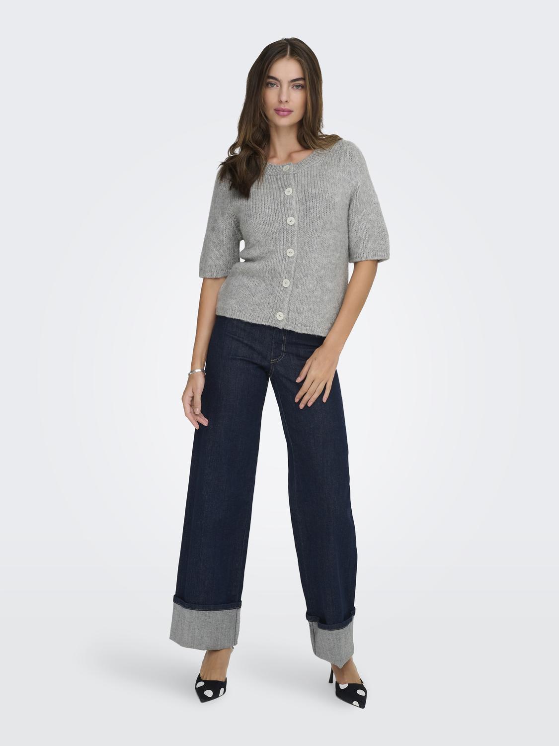 model_shot-front_full