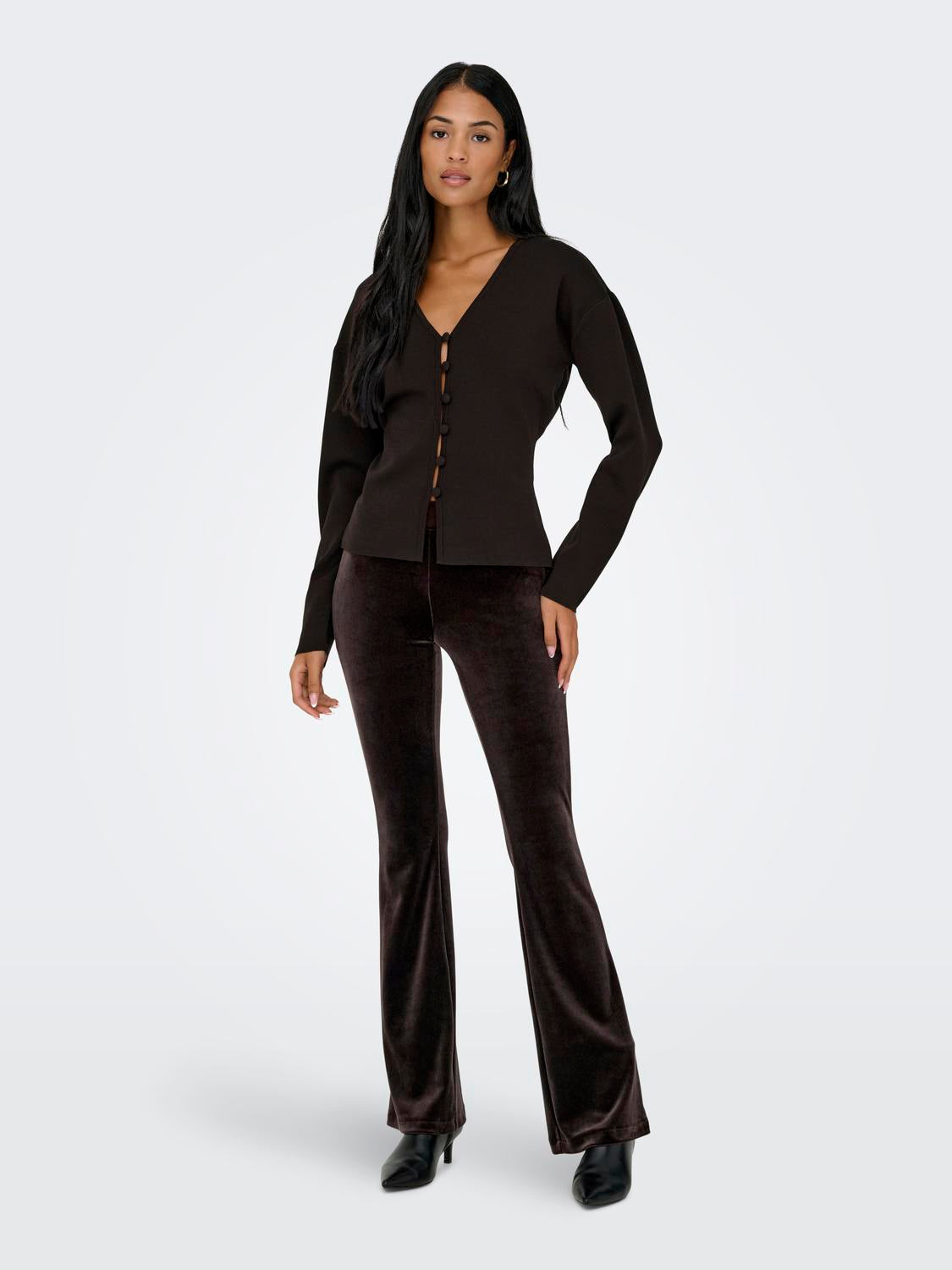 model_shot-front_full