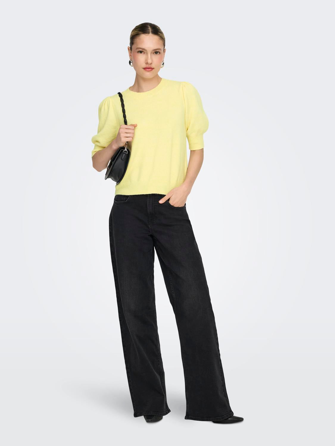 model_shot-front_full