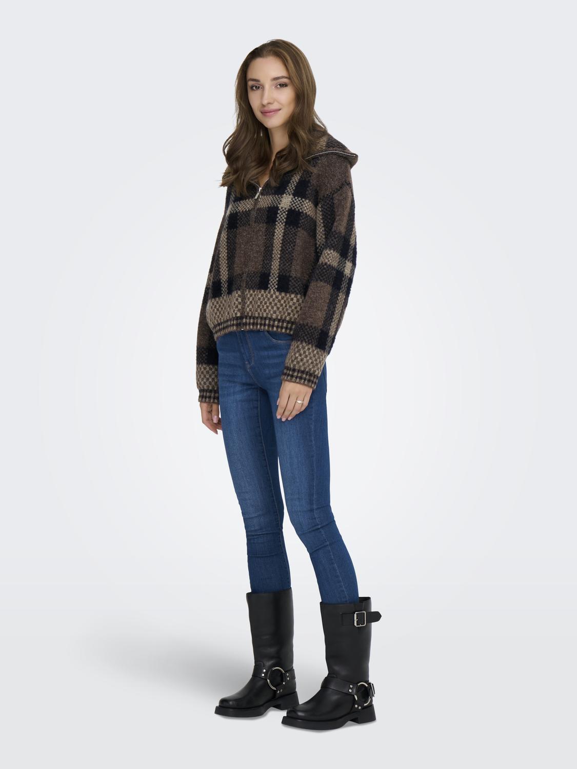 model_shot-front_full