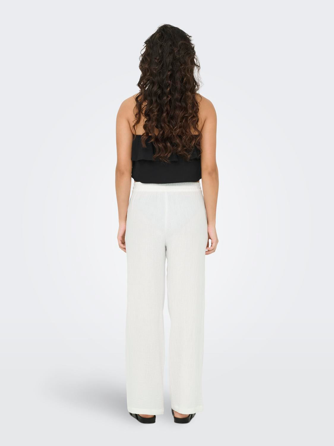 model_shot-back