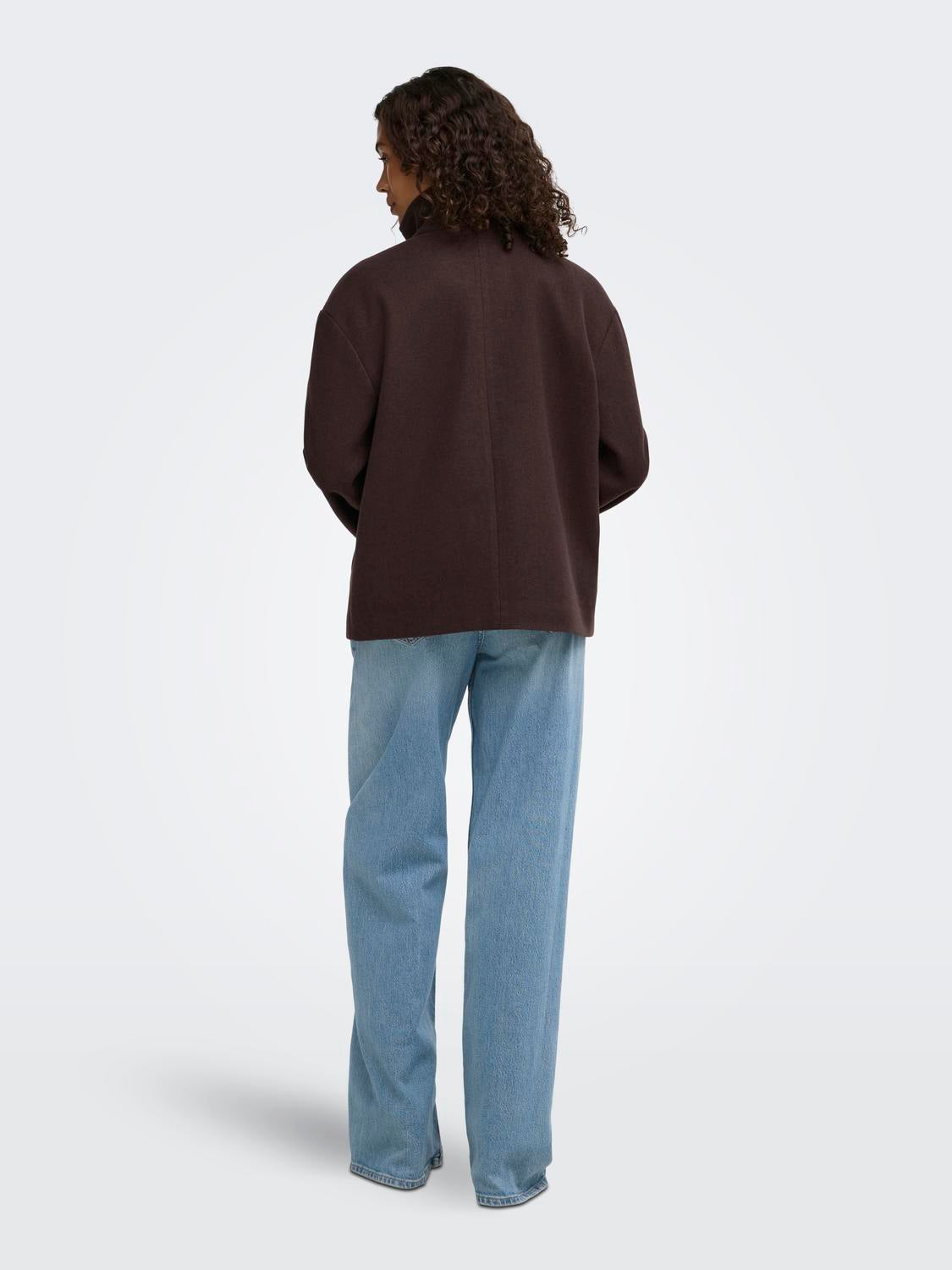 model_shot-back