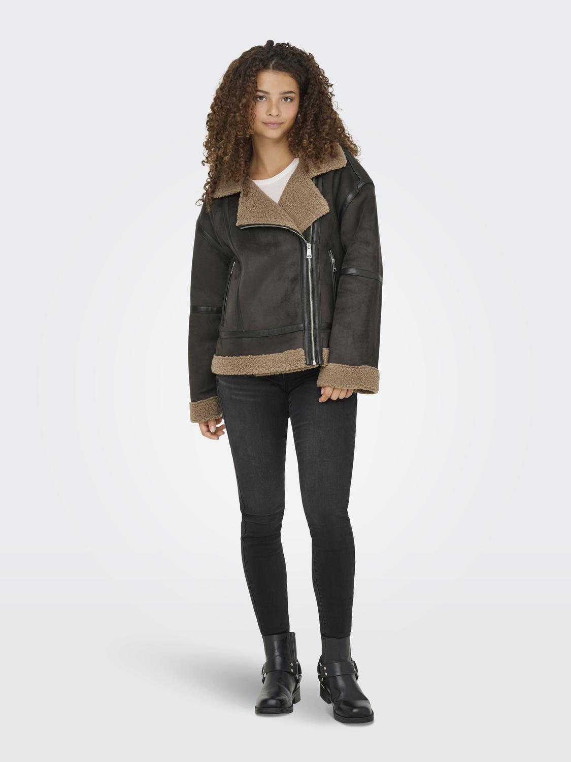 model_shot-front_full