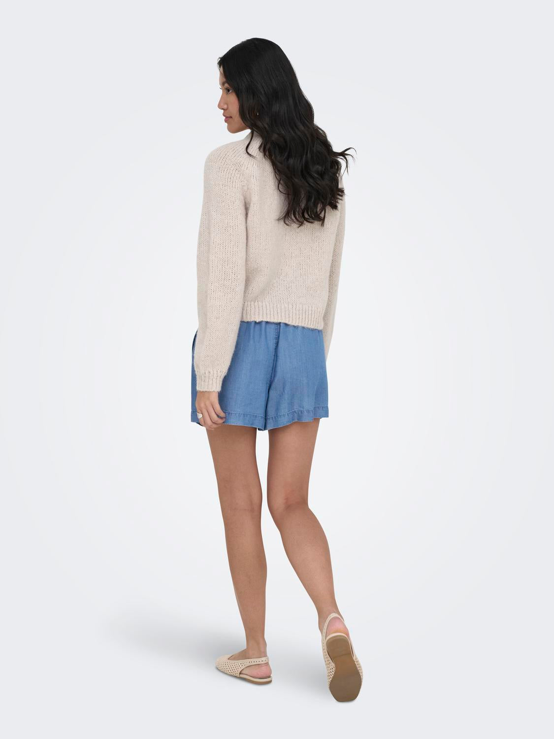 model_shot-back