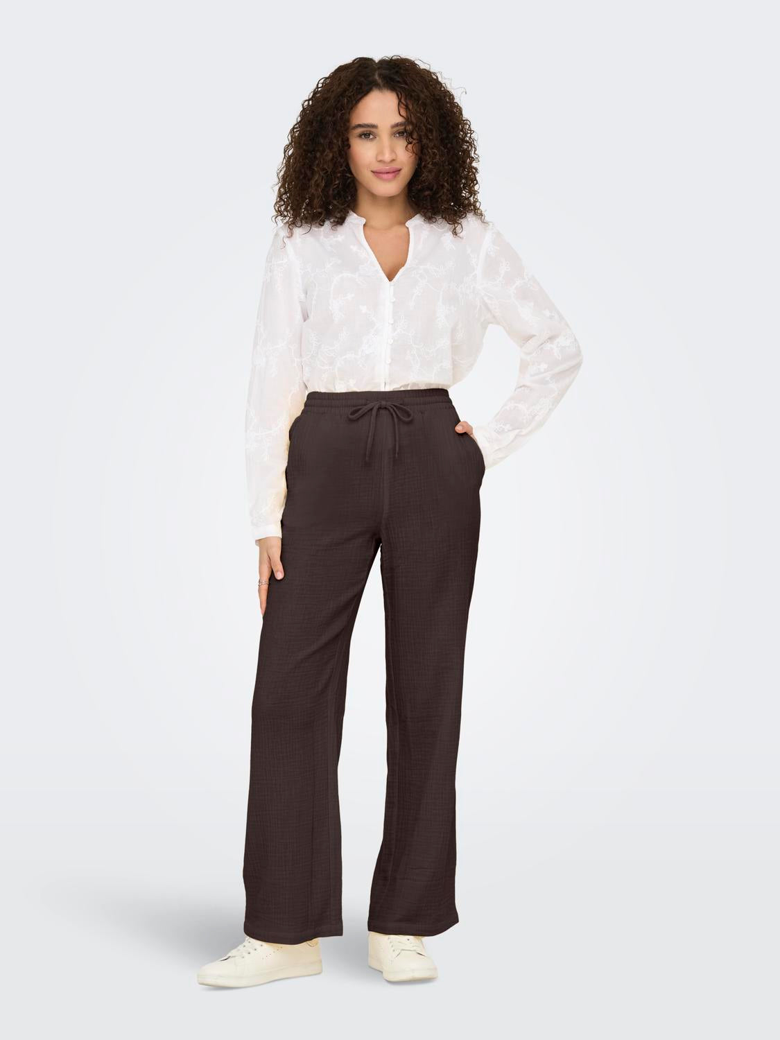 model_shot-front