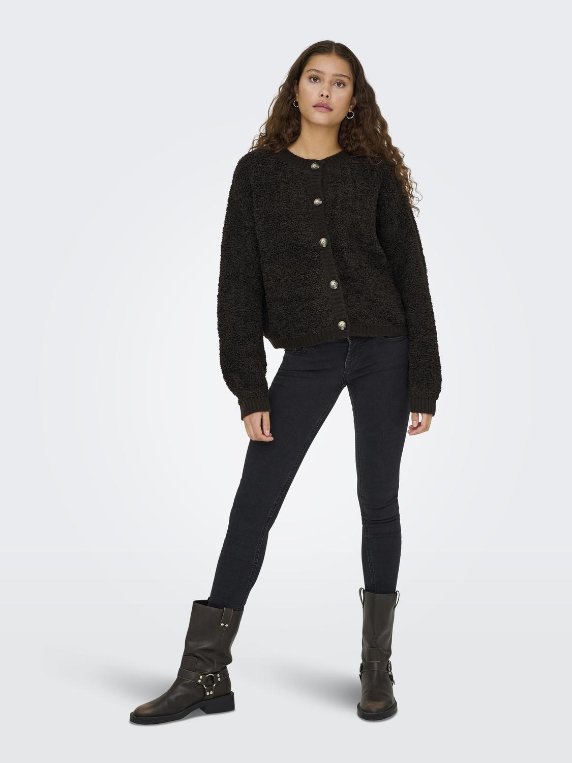 model_shot-front_full