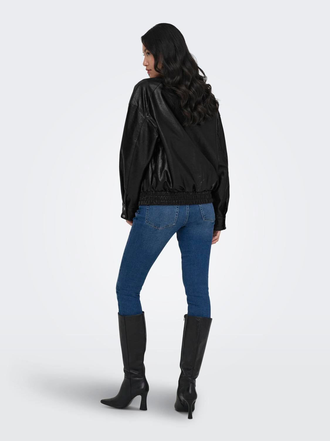 model_shot-back