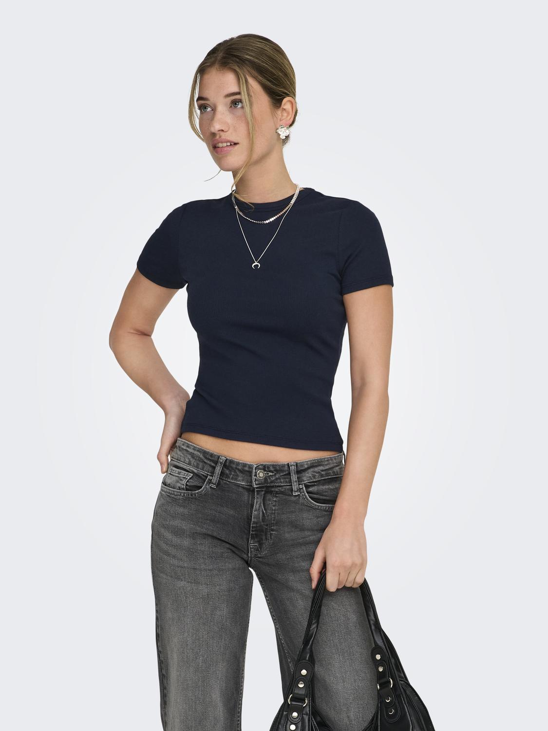 model_shot-front