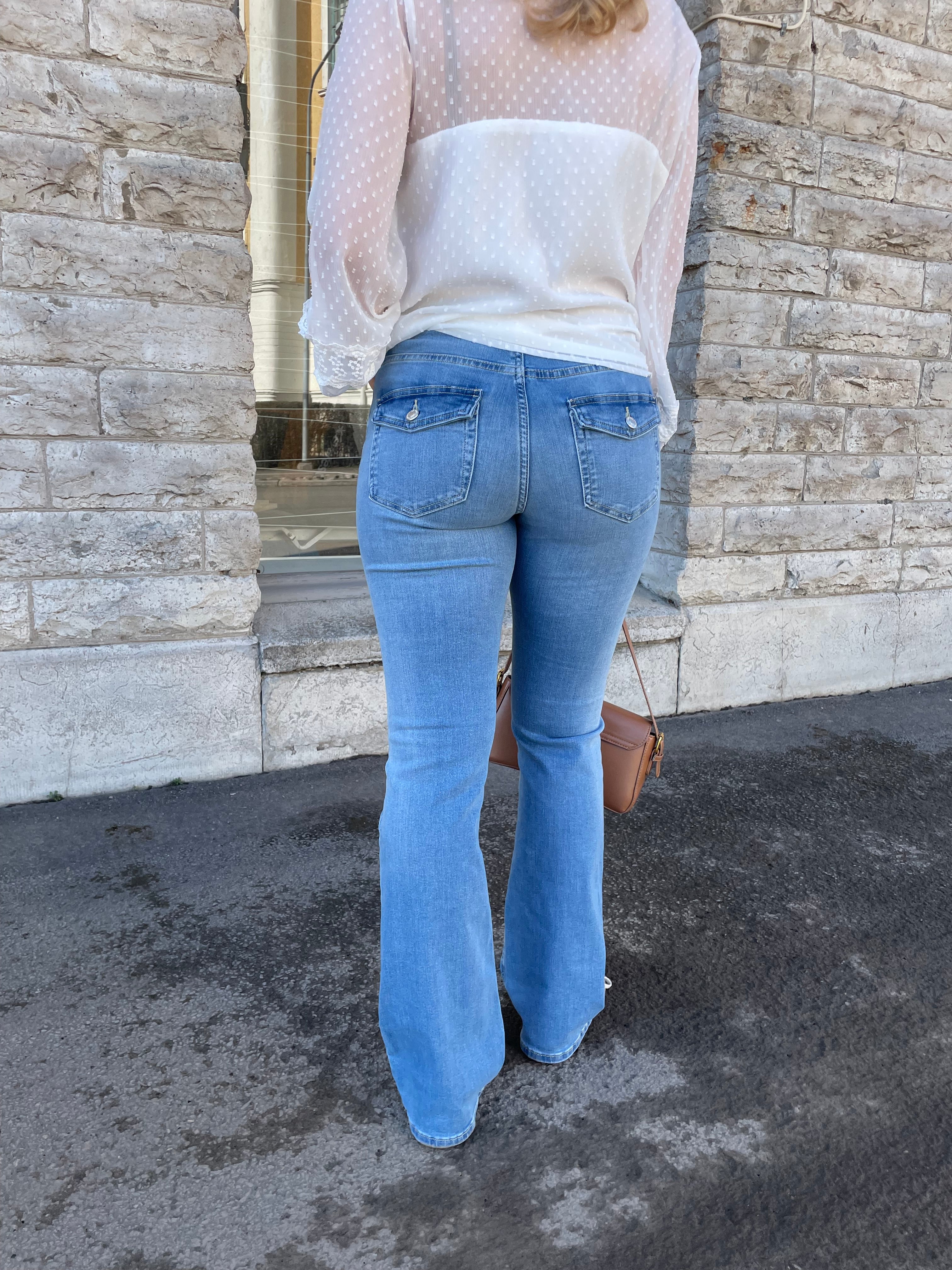 ONLBLUSH Back Pocket MW Flared Jeans - TAI222