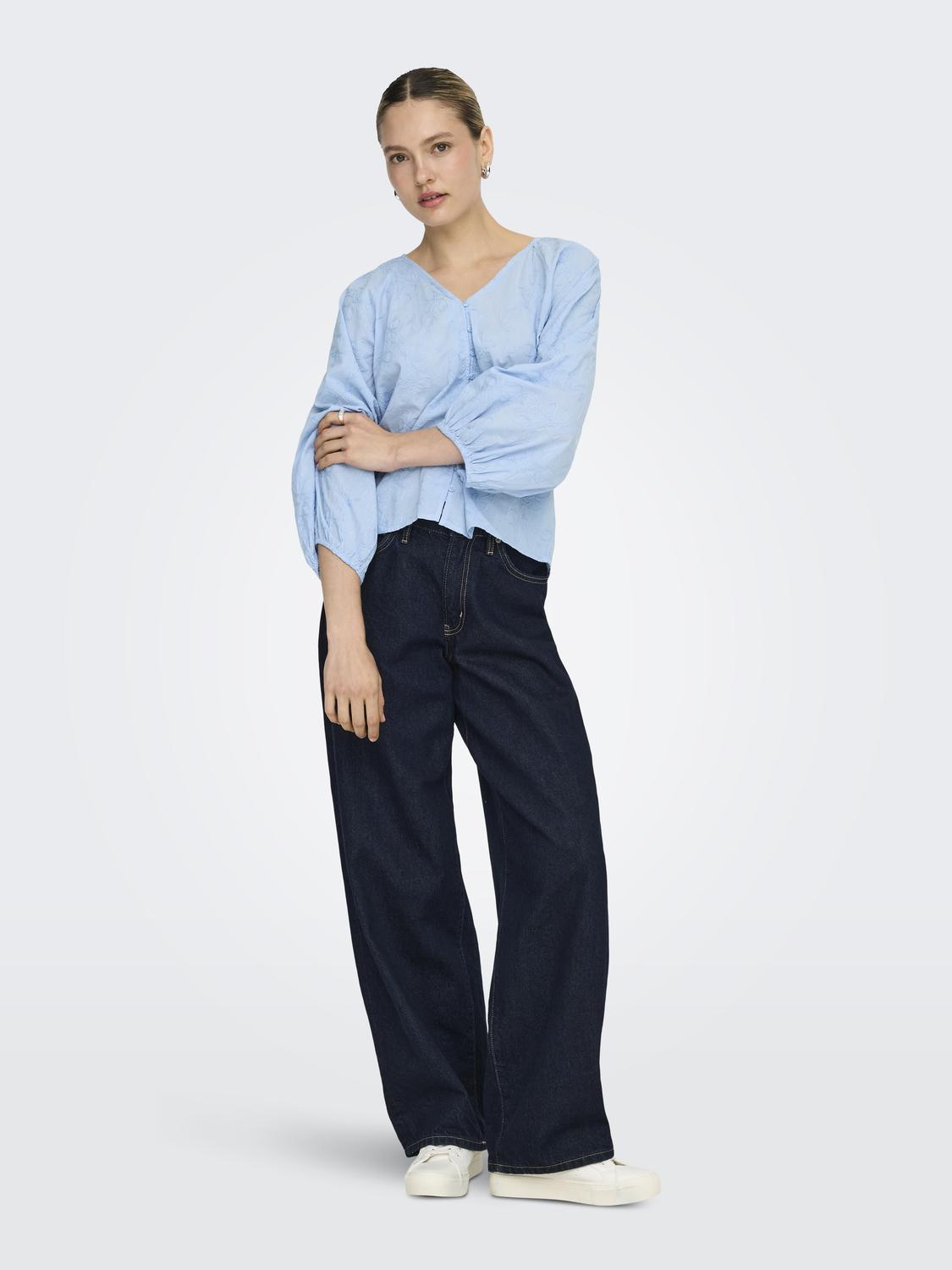 model_shot-front_full
