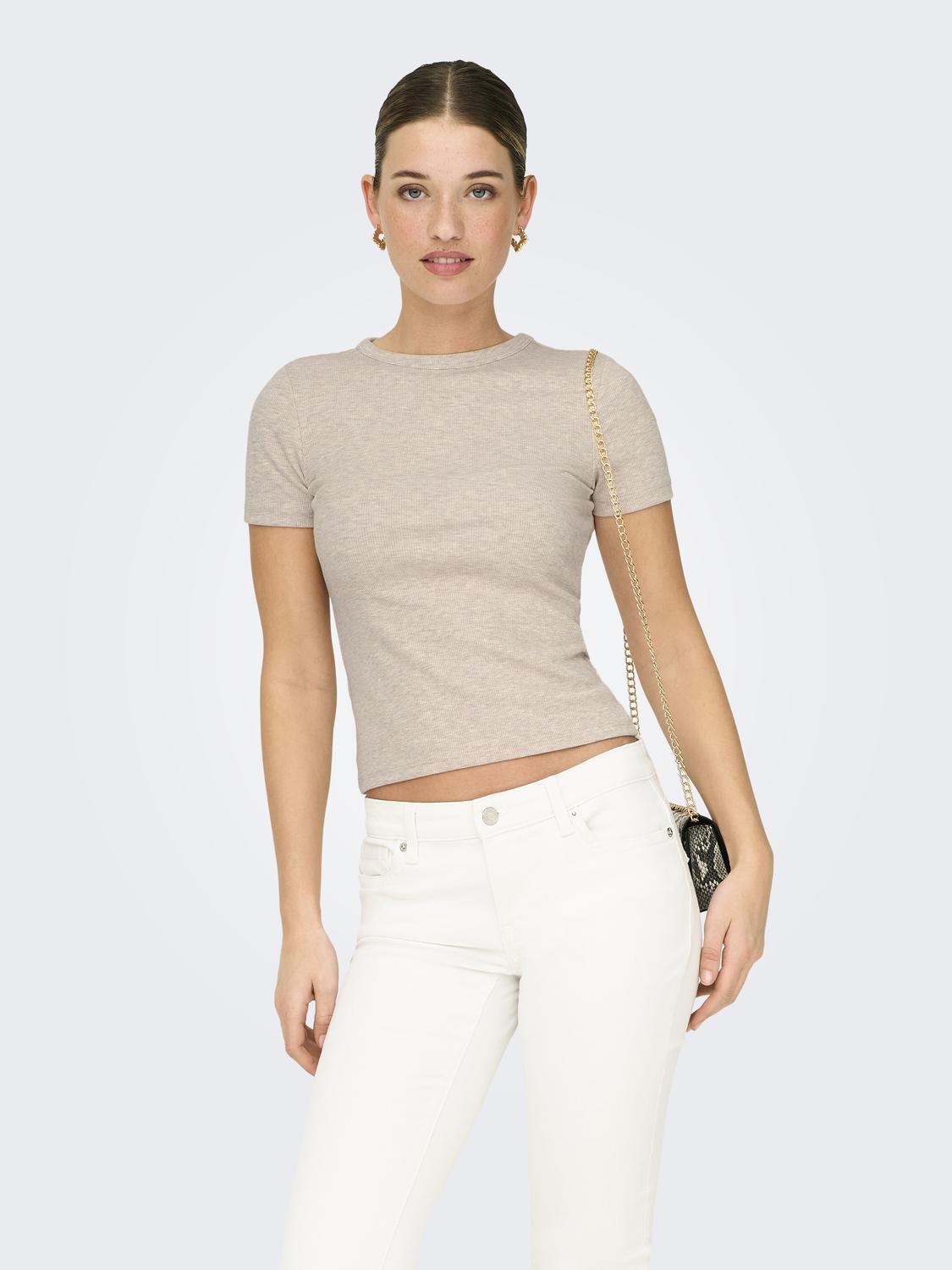 model_shot-front