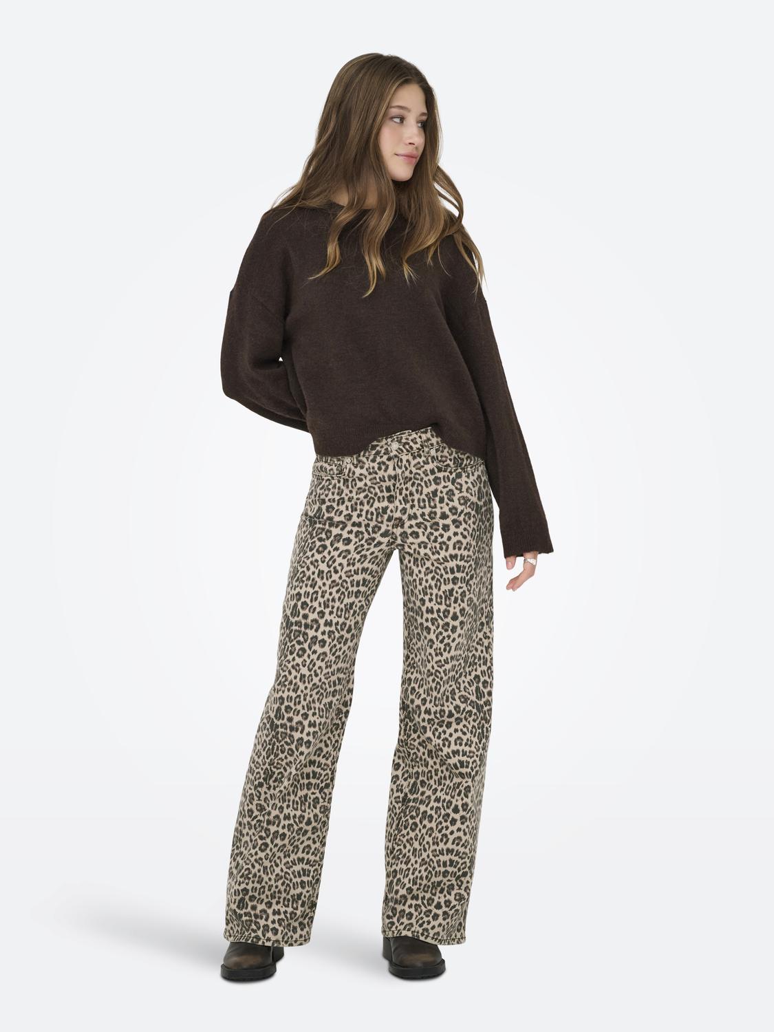 model_shot-front_full