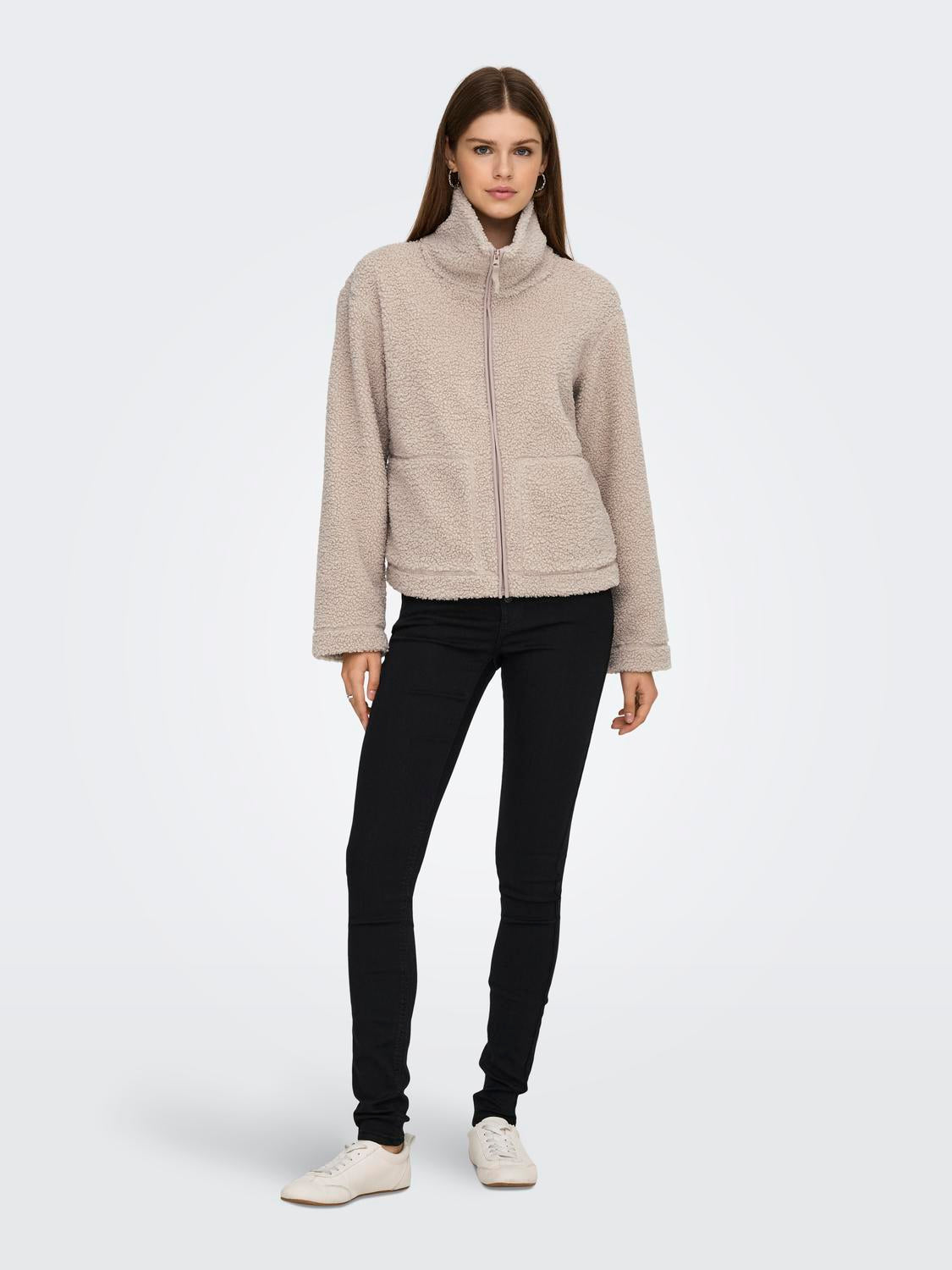 model_shot-front_full