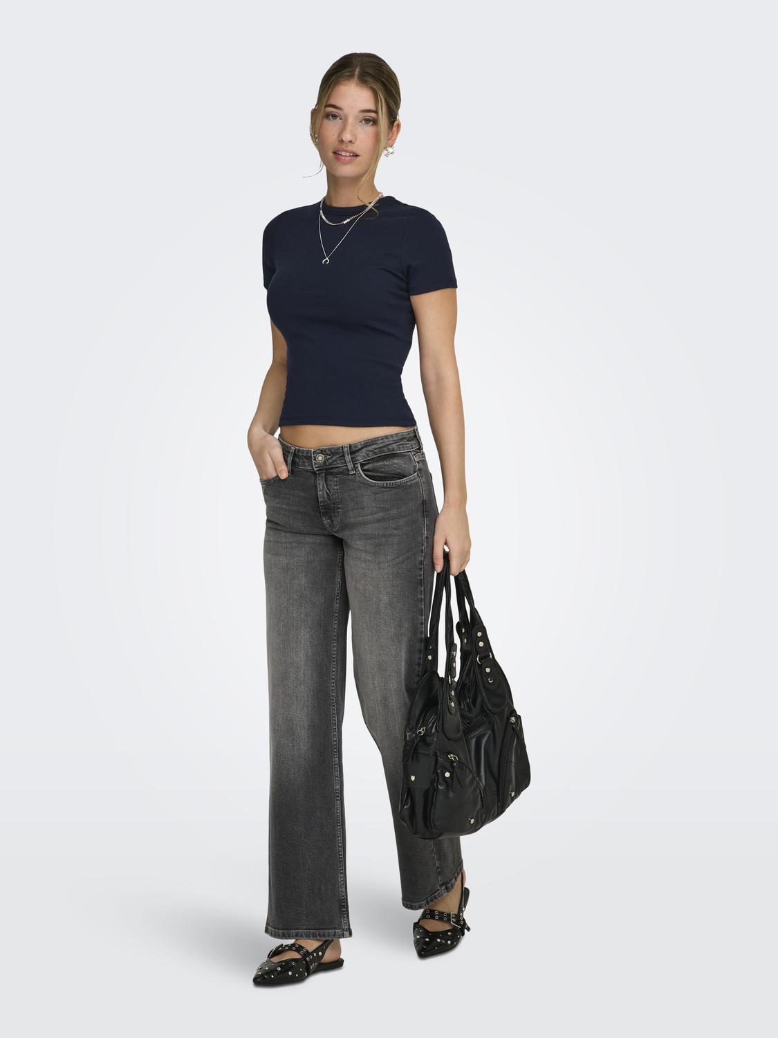 model_shot-front_full