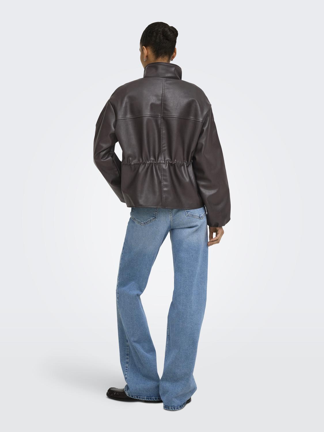 model_shot-back