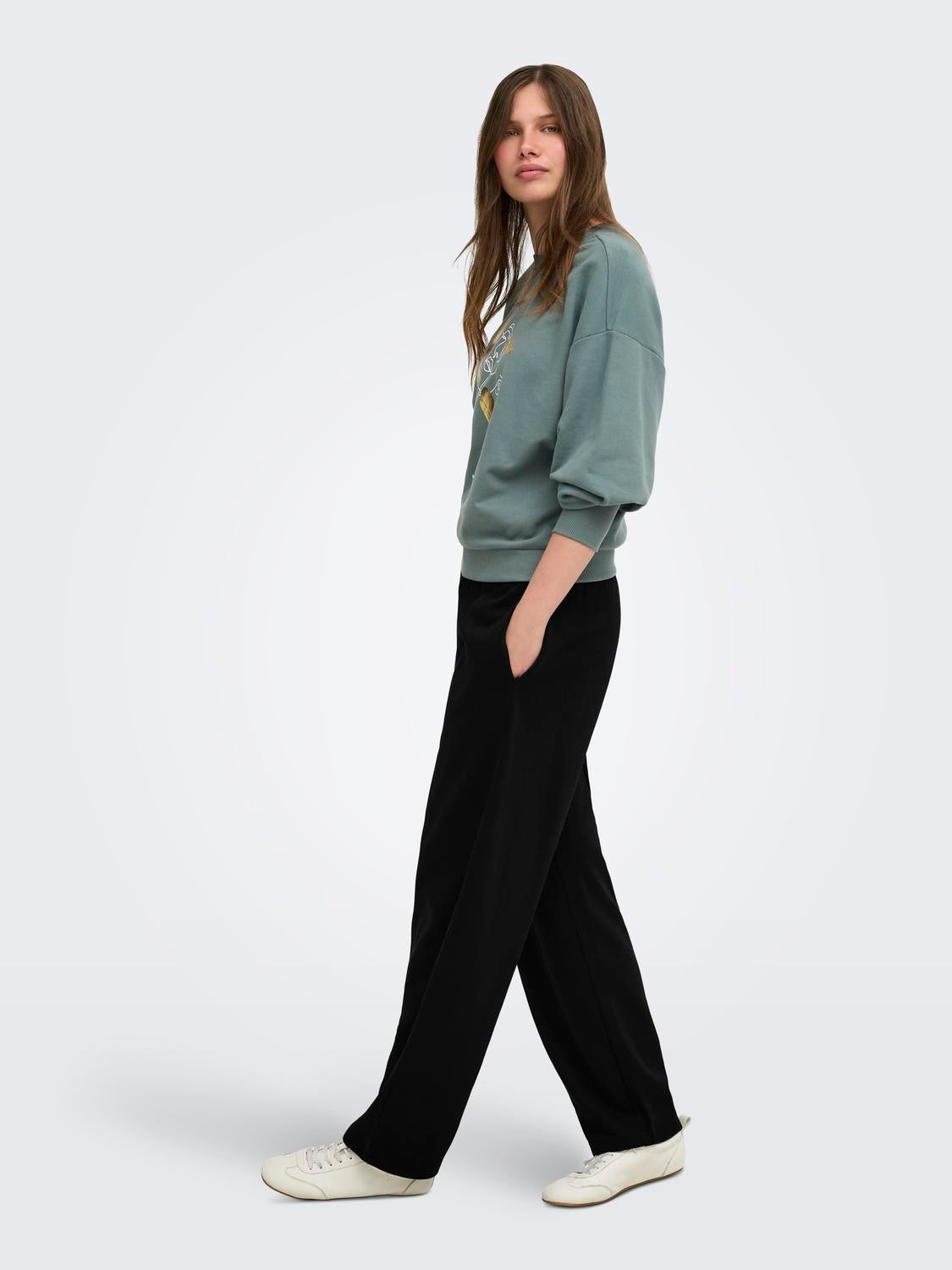 model_shot-front_full