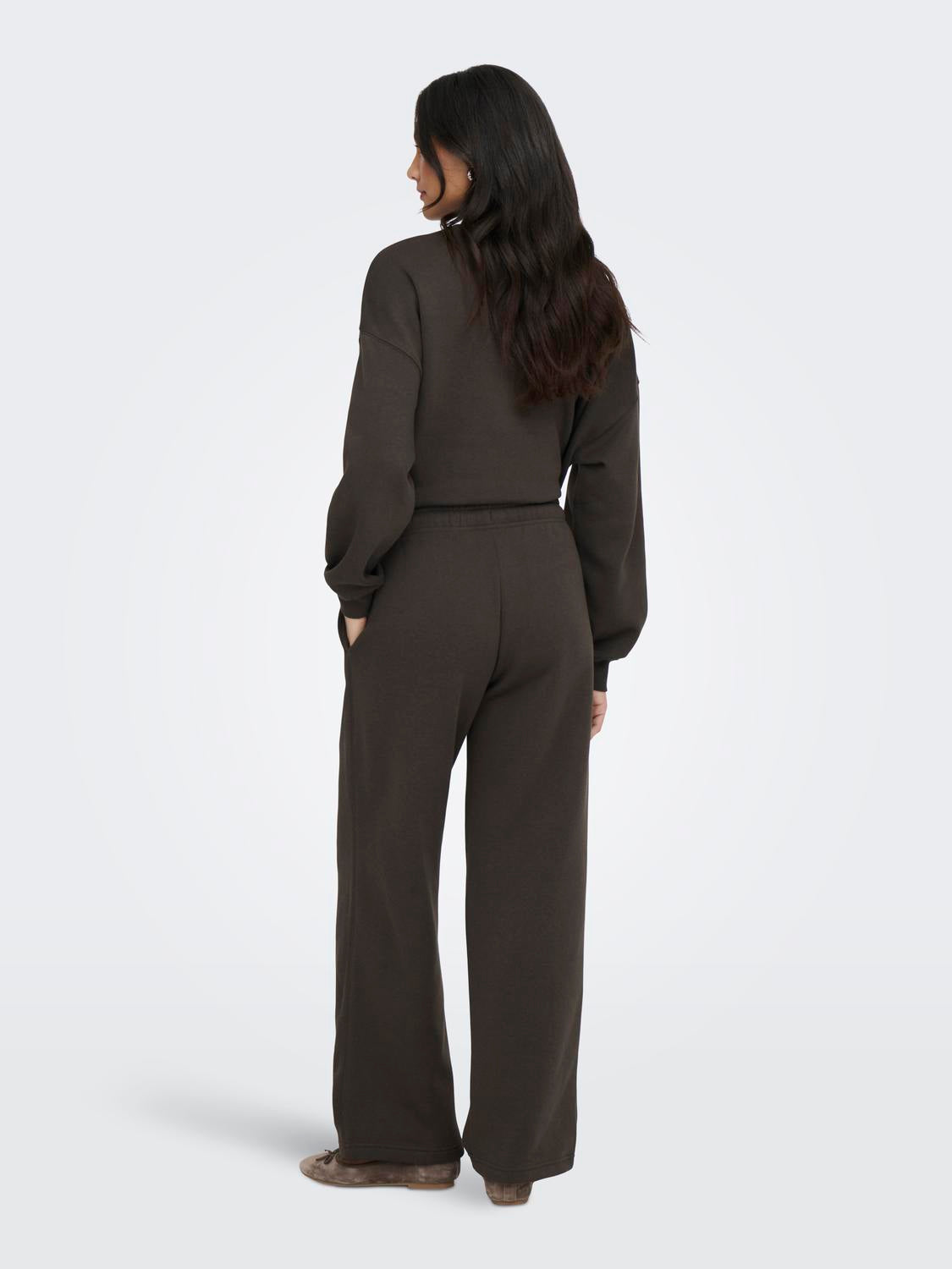 model_shot-back