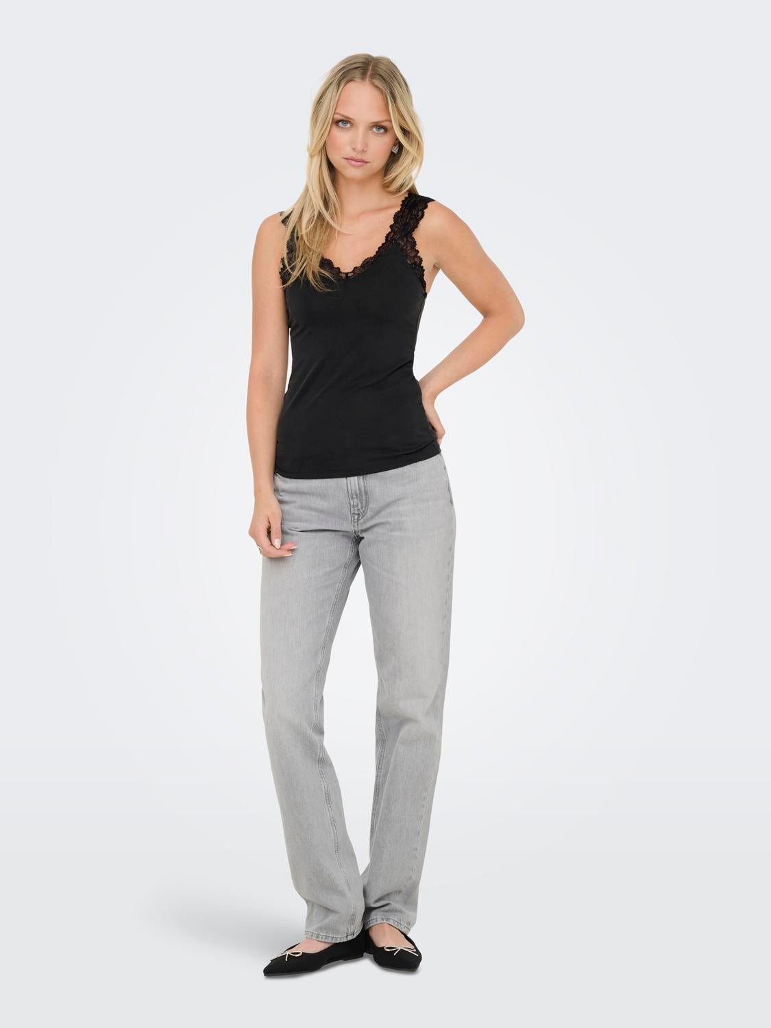 model_shot-front_full