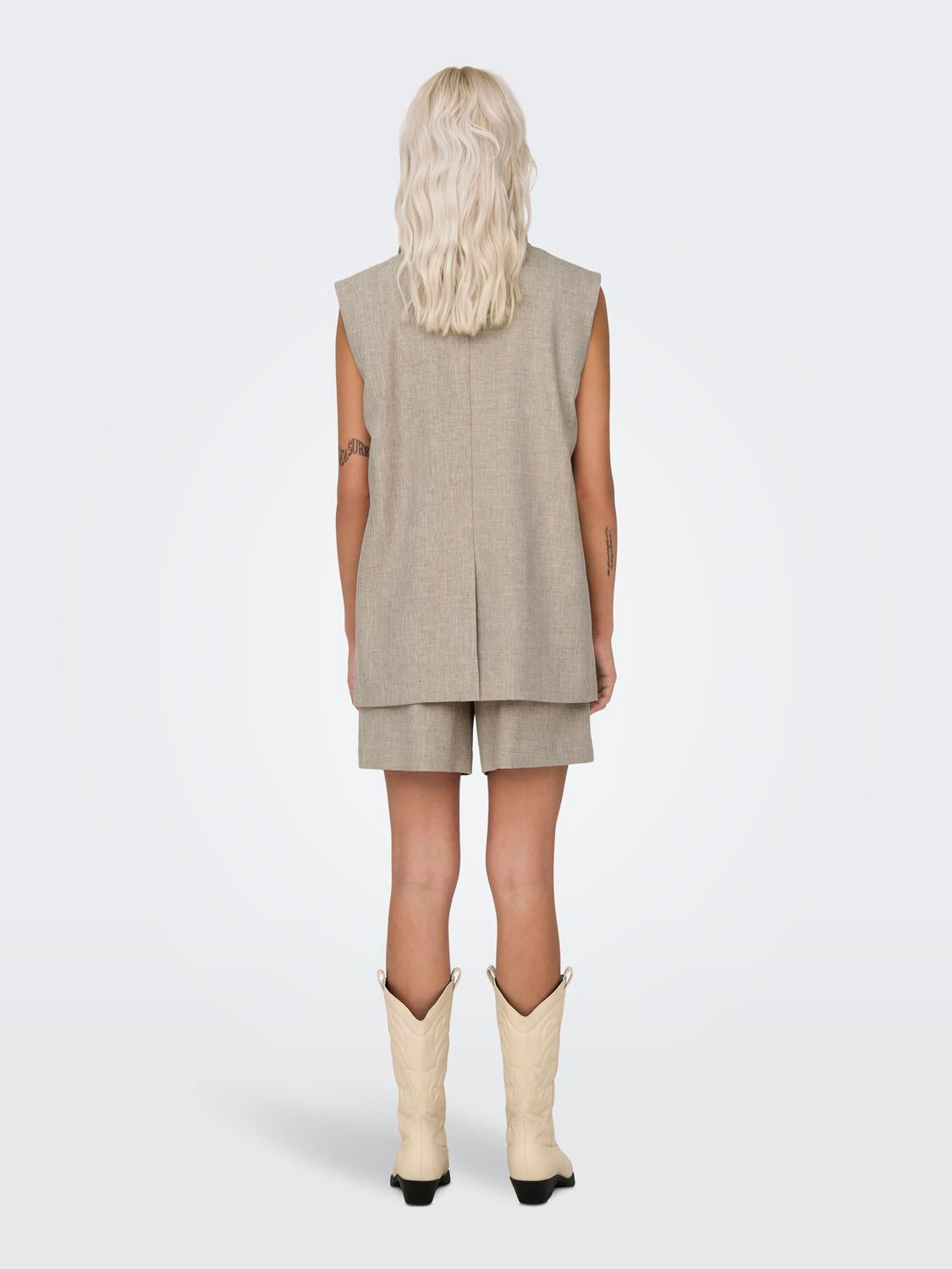 model_shot-back