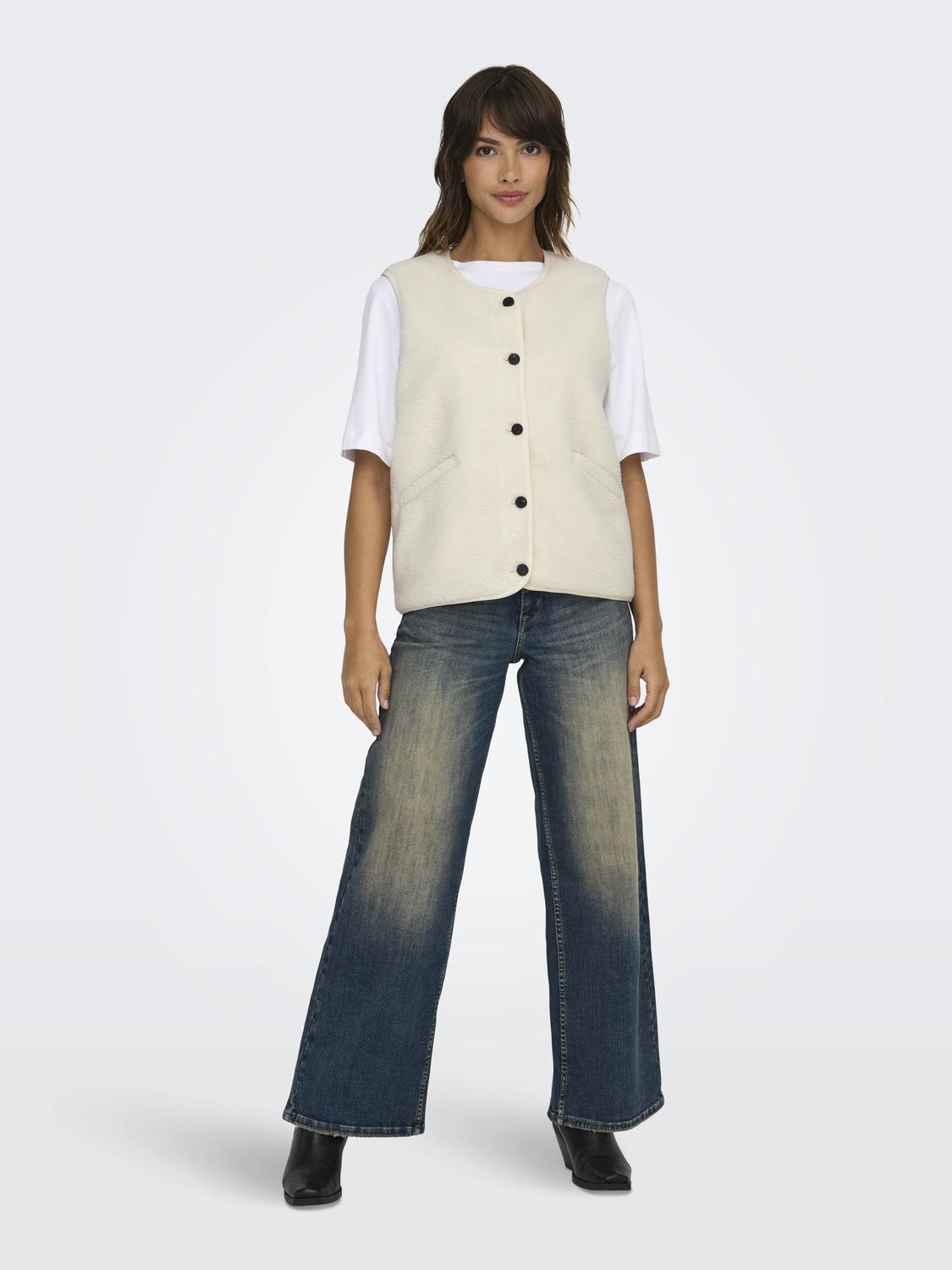 model_shot-front_full