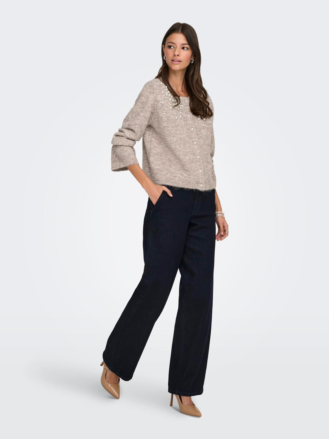 model_shot-front_full