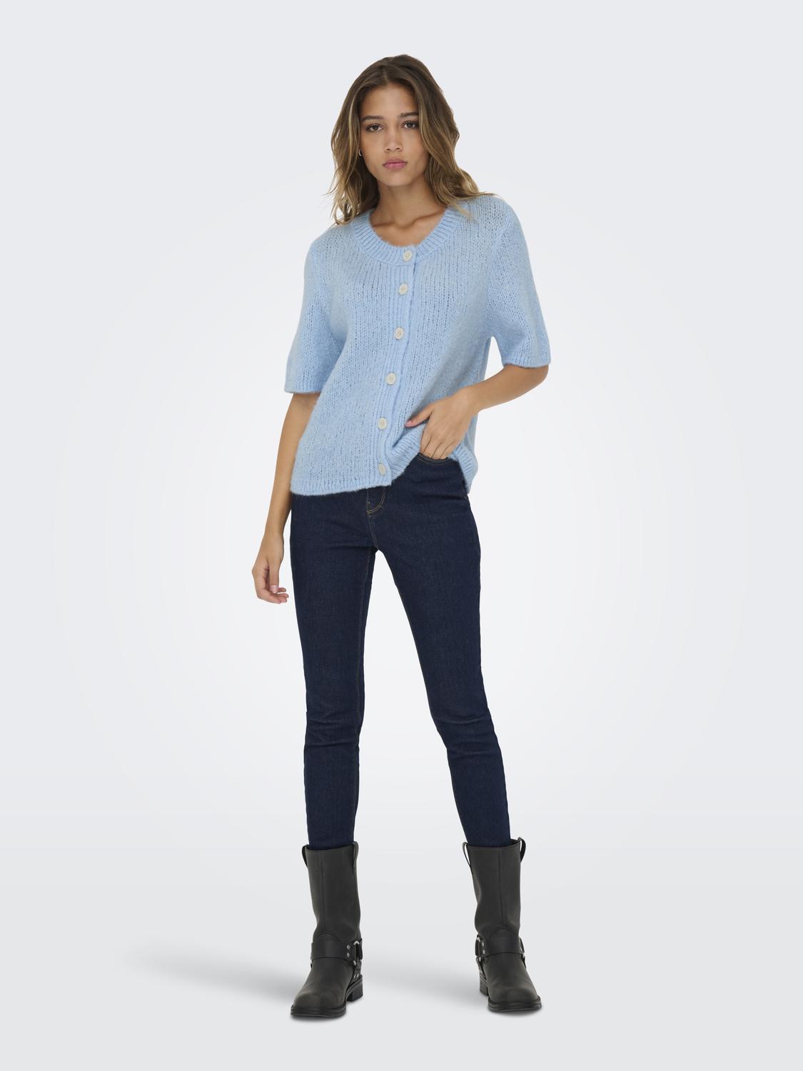 model_shot-front_full