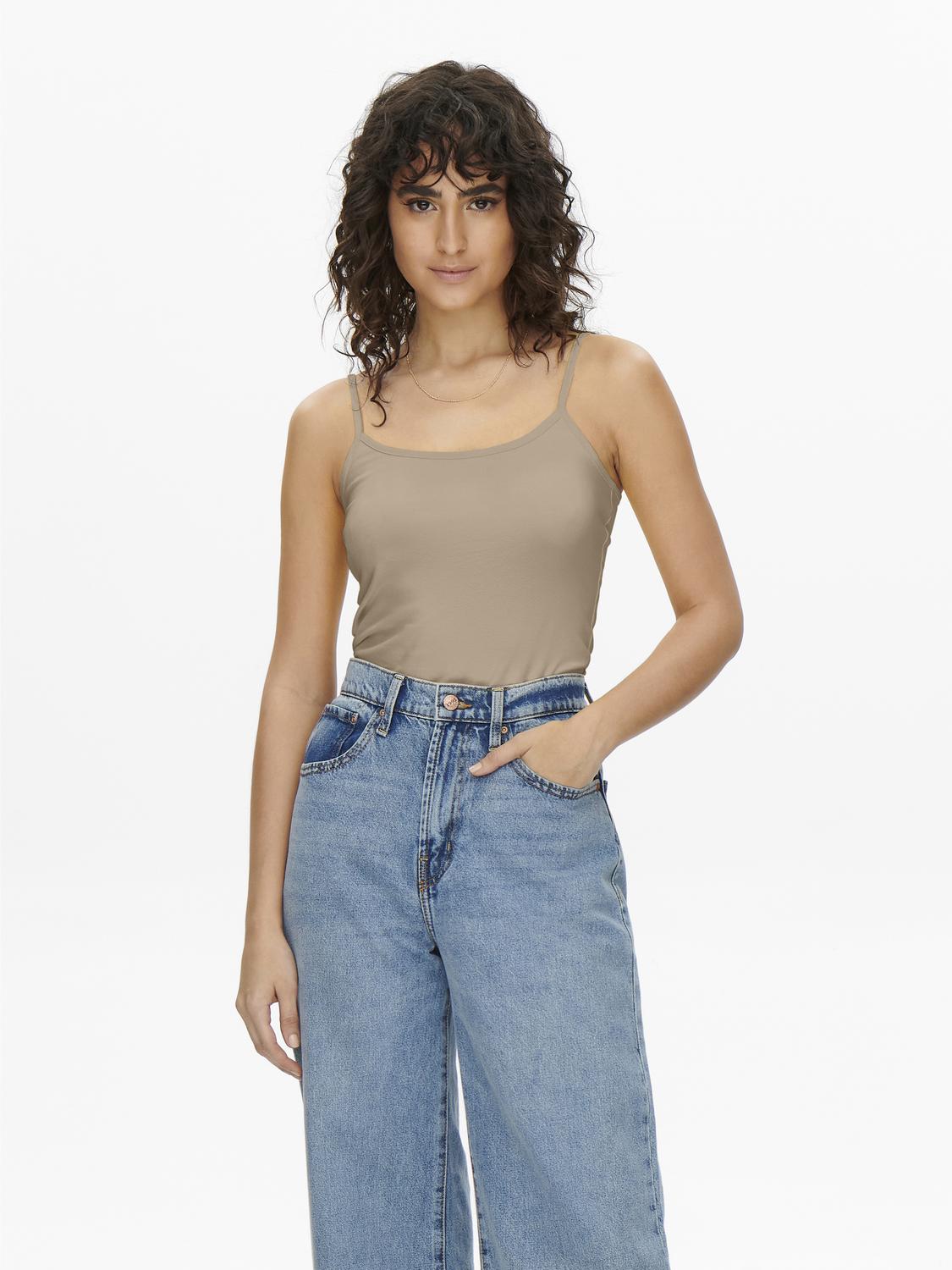 model_shot-front
