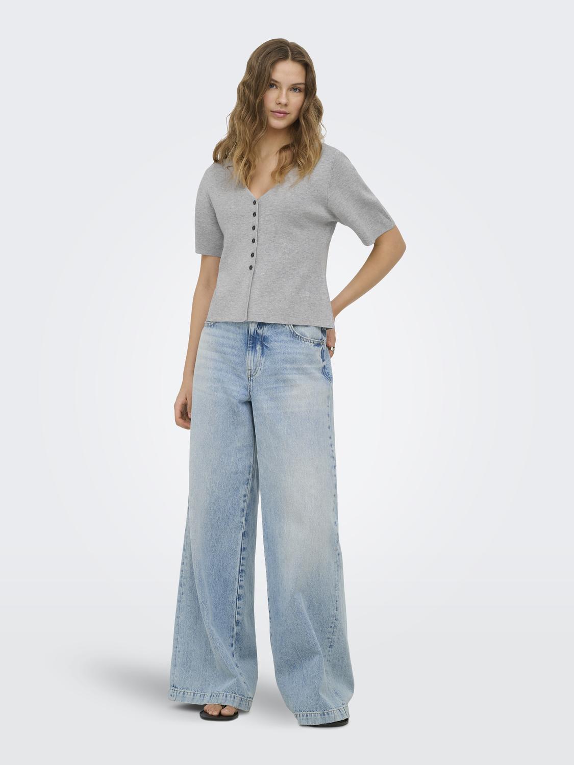 model_shot-front_full