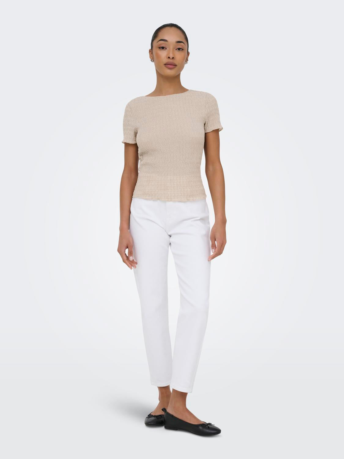 model_shot-front_full