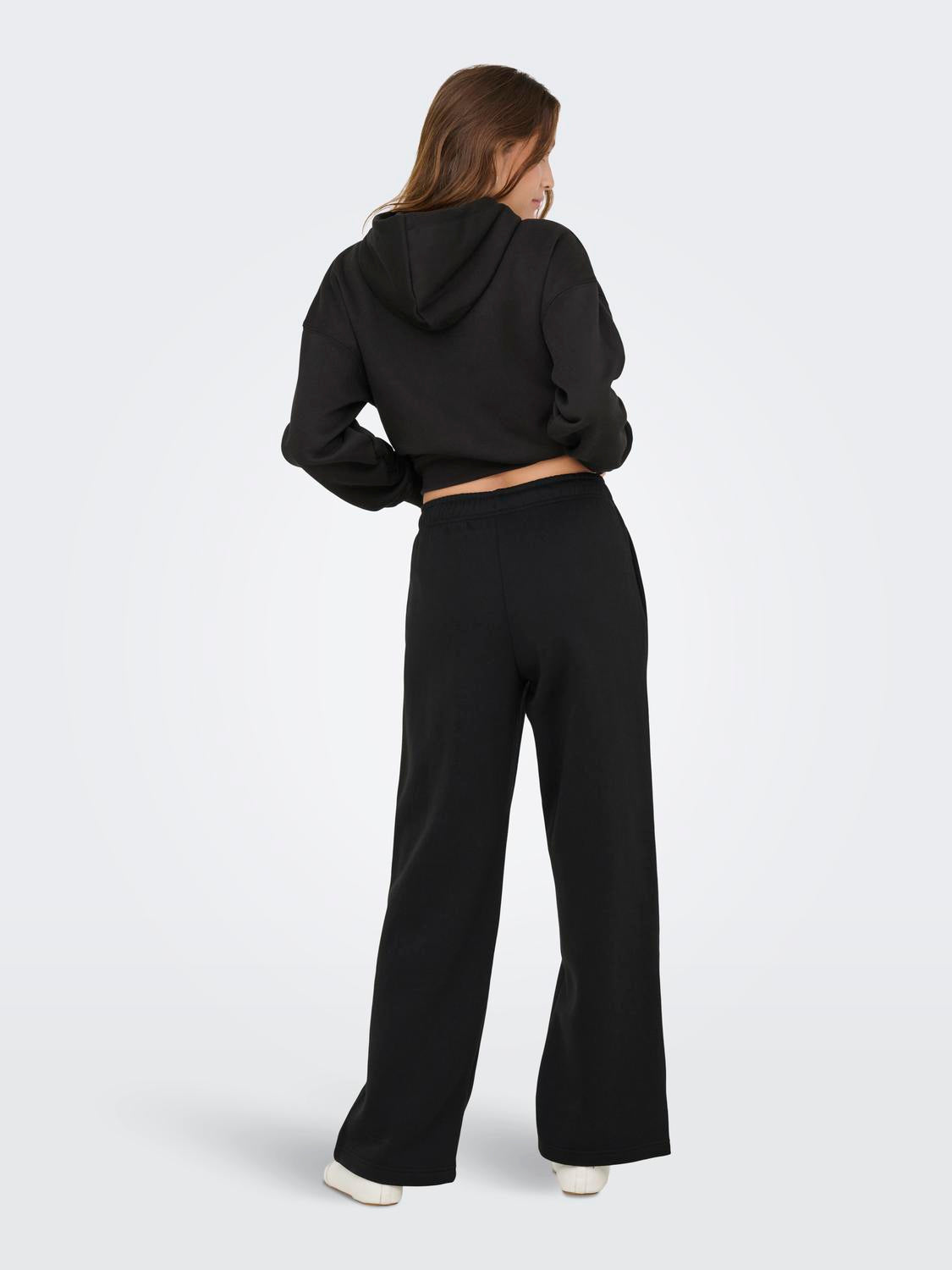 model_shot-back