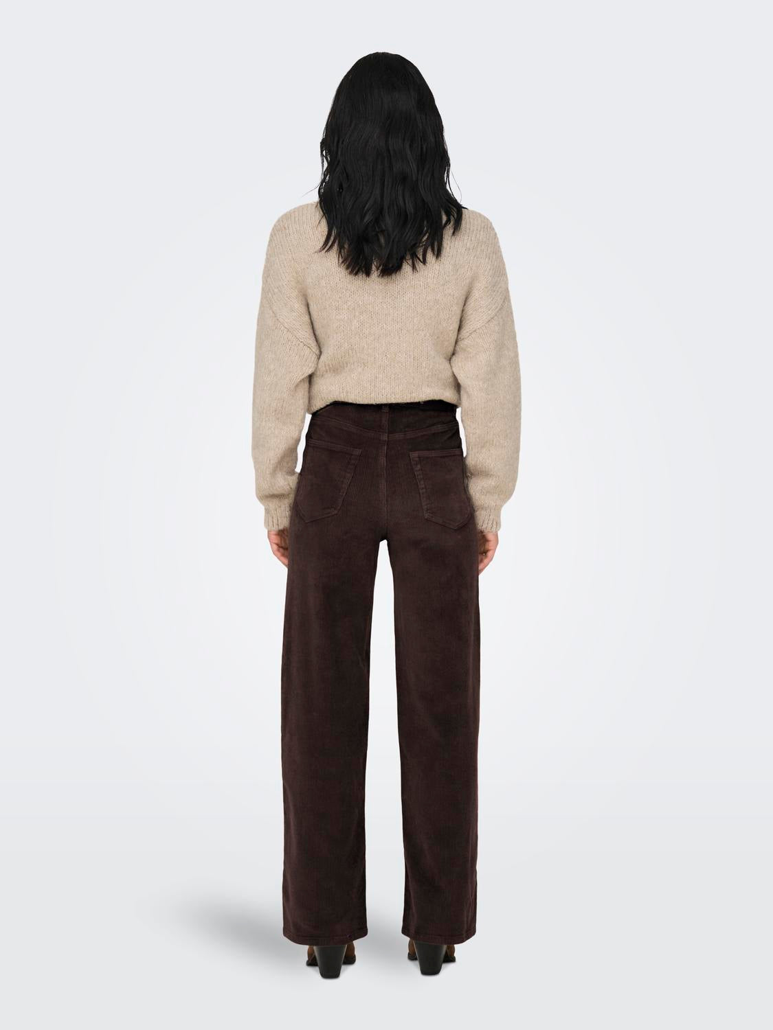 model_shot-back