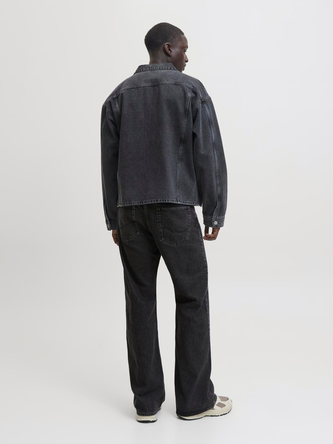 model_shot-back