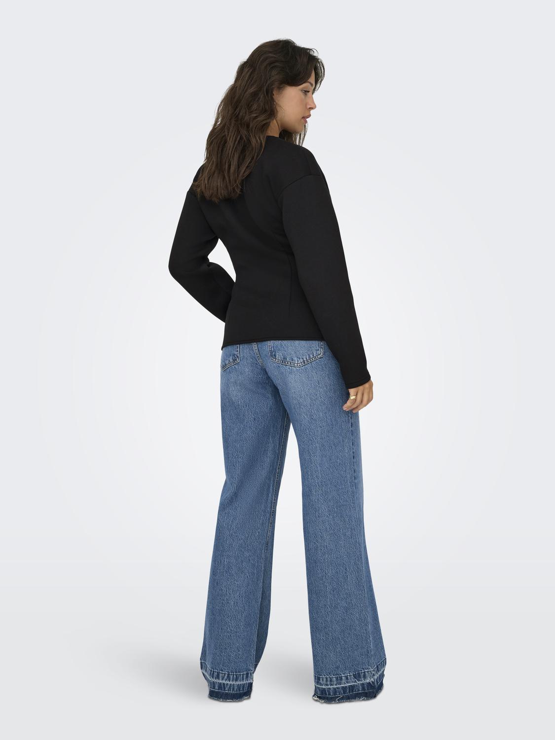 model_shot-back