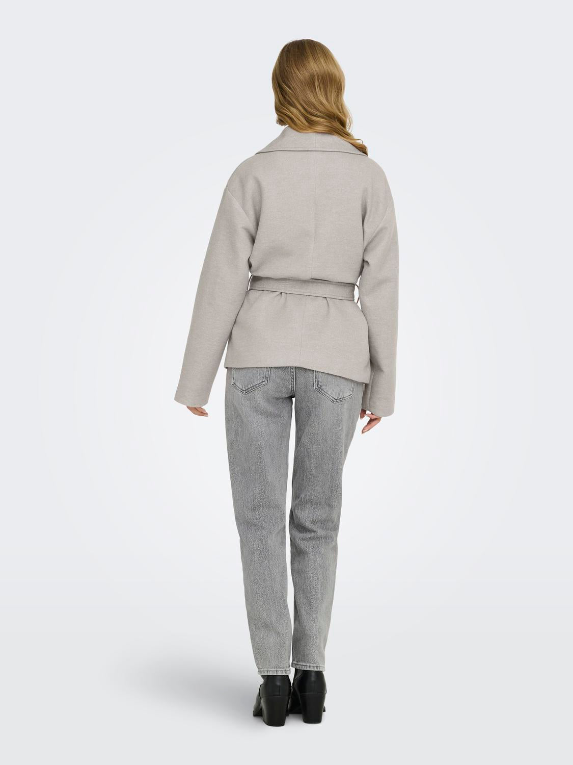 model_shot-back