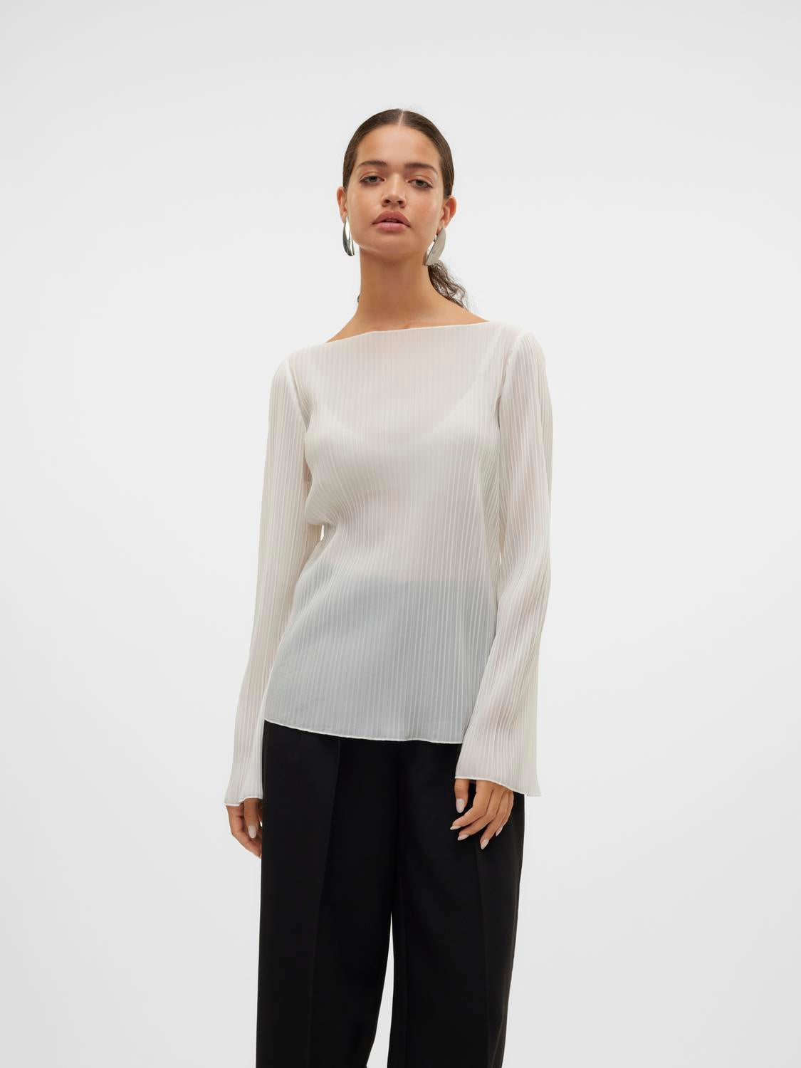 model_shot-front