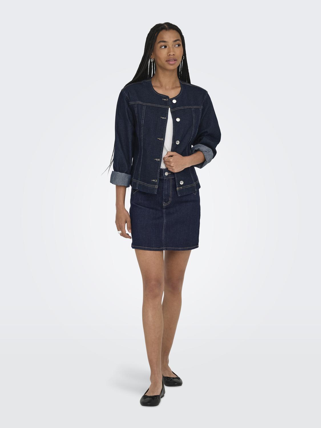 model_shot-front_full