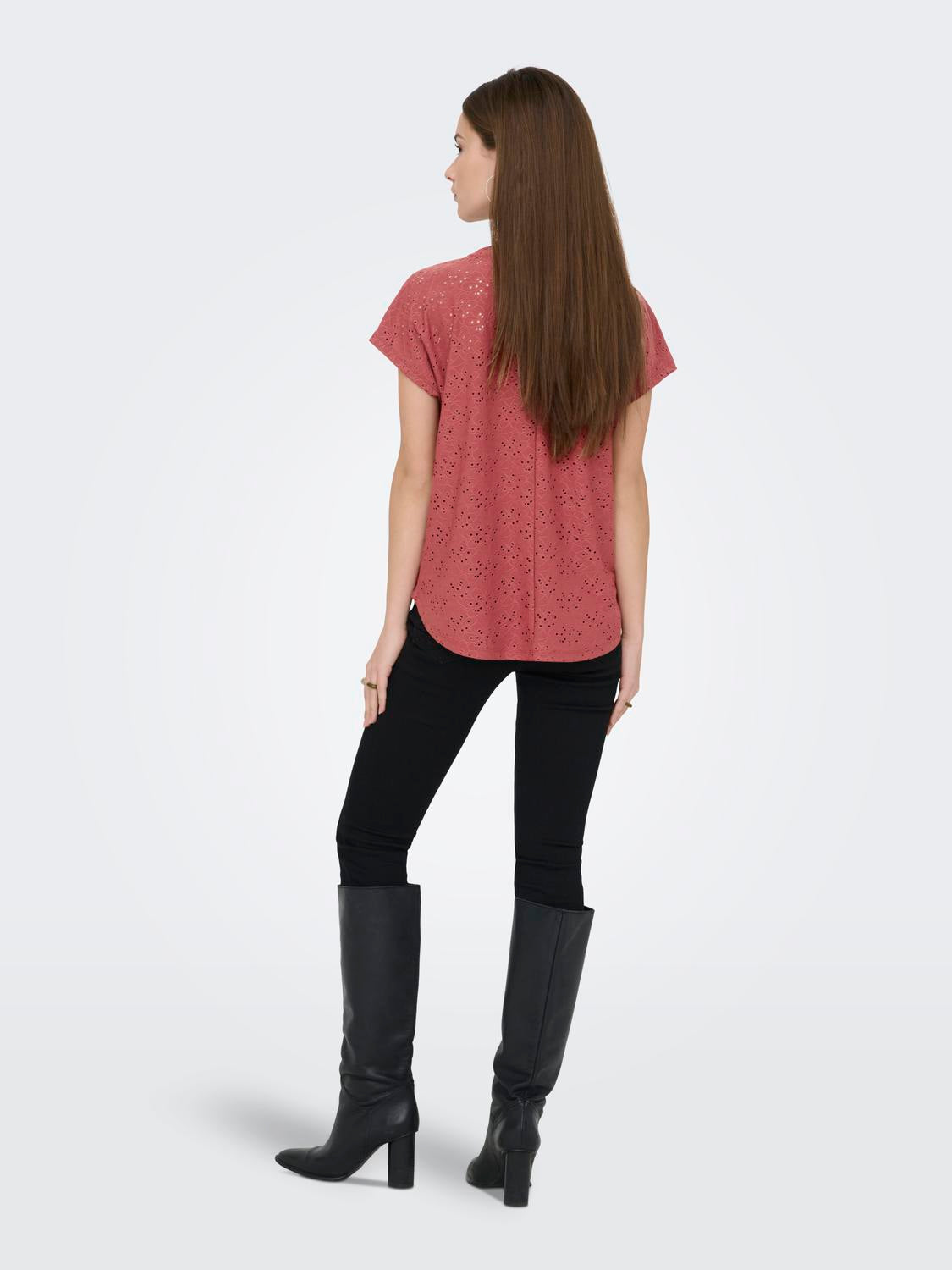 model_shot-back