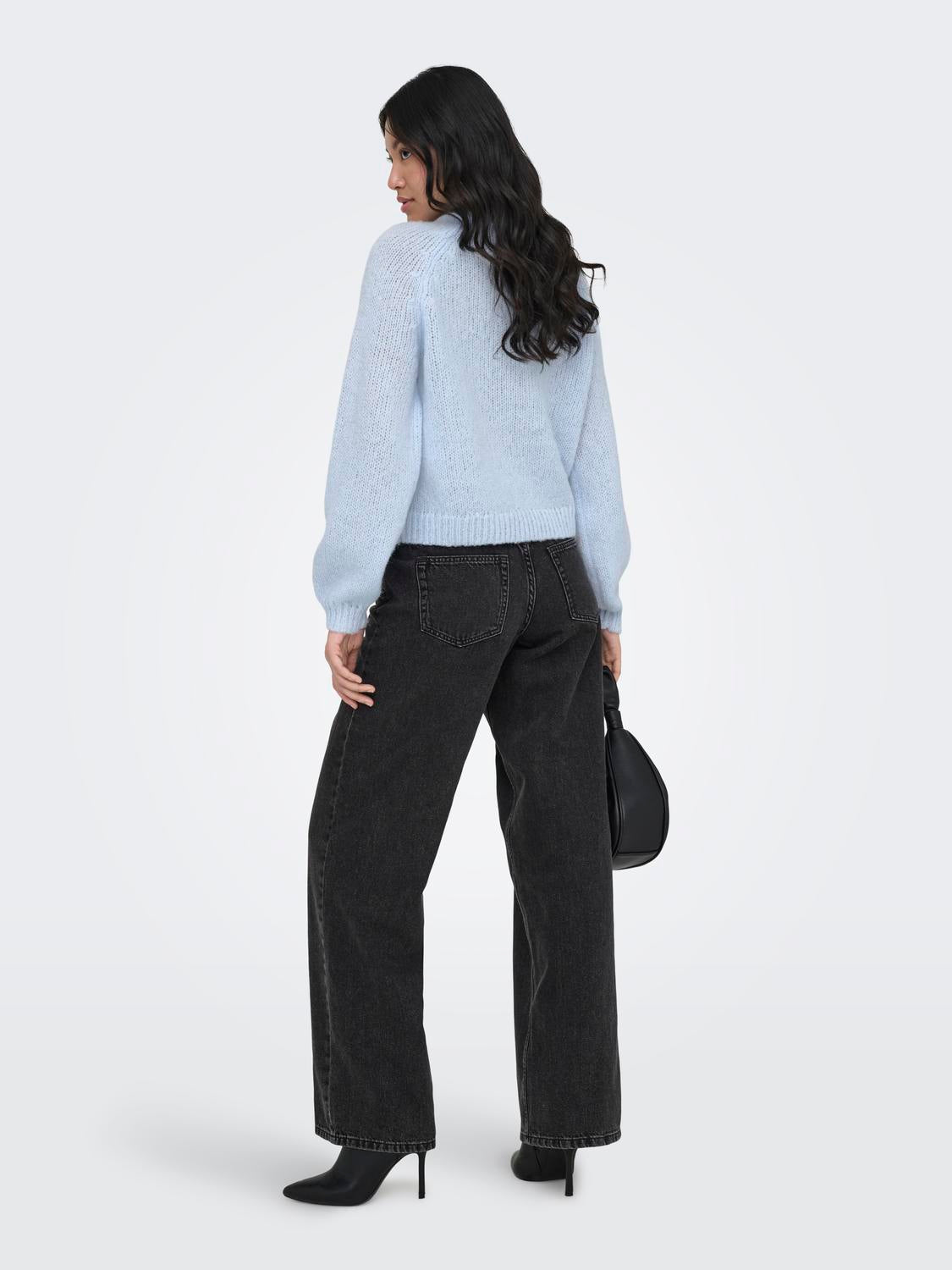 model_shot-back