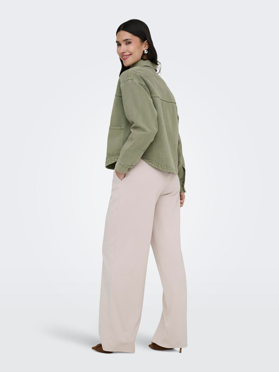 model_shot-back