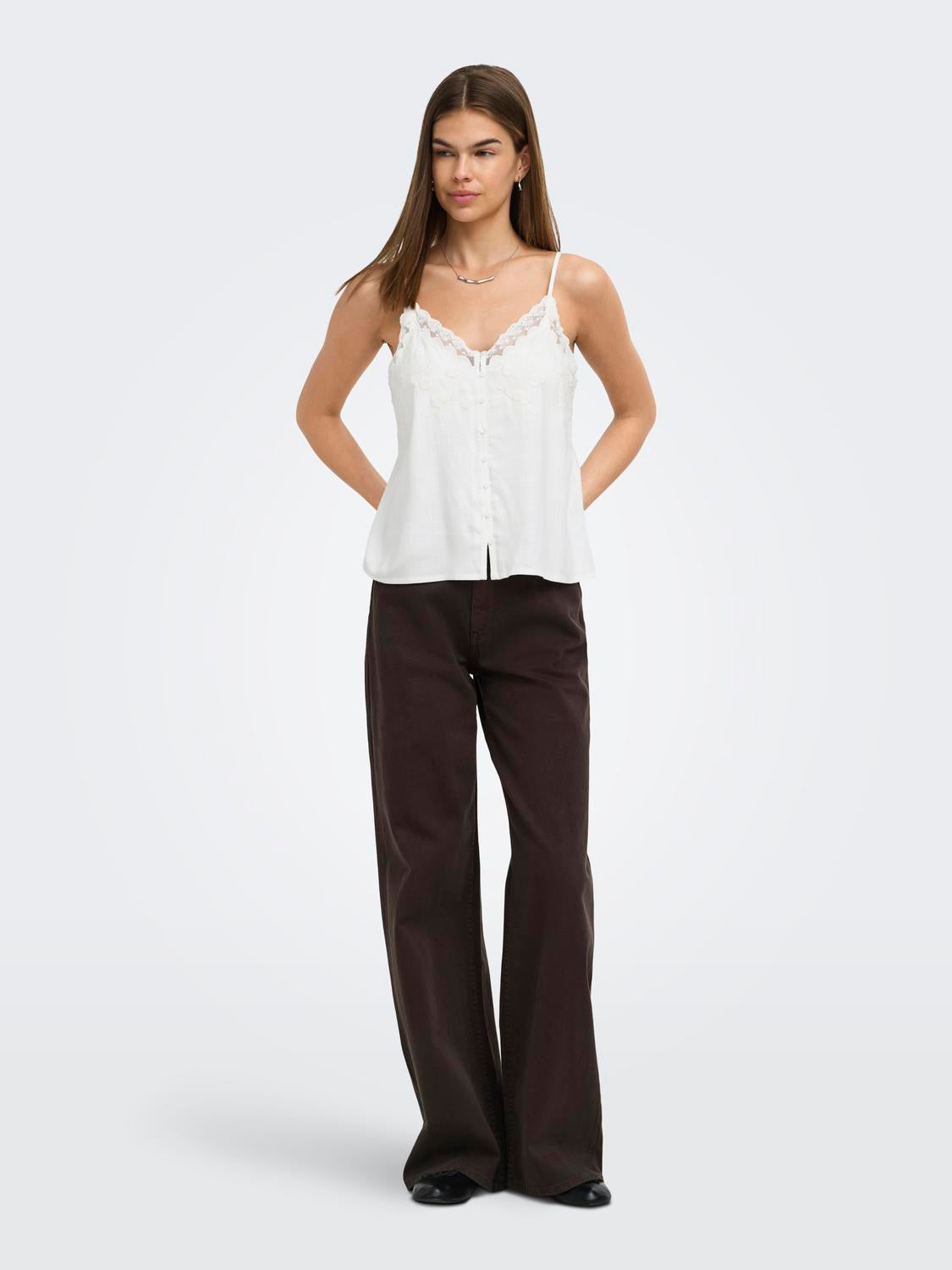 model_shot-front_full