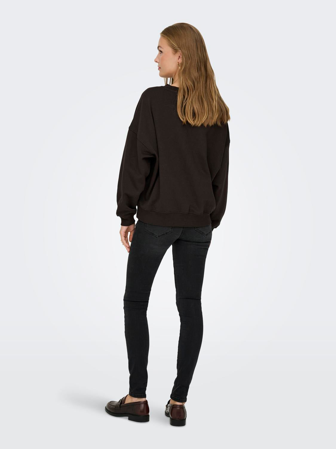 model_shot-back