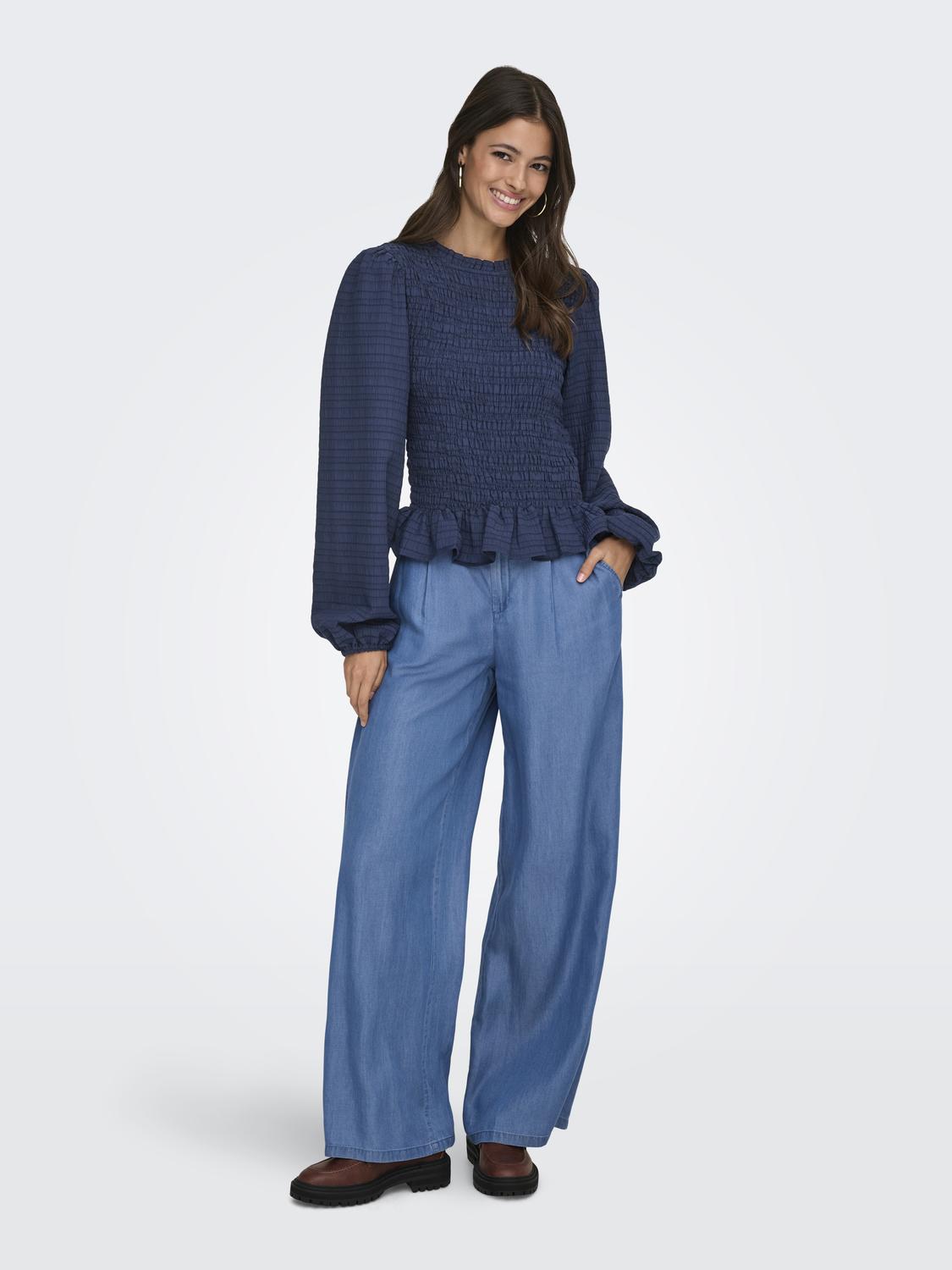 model_shot-front_full