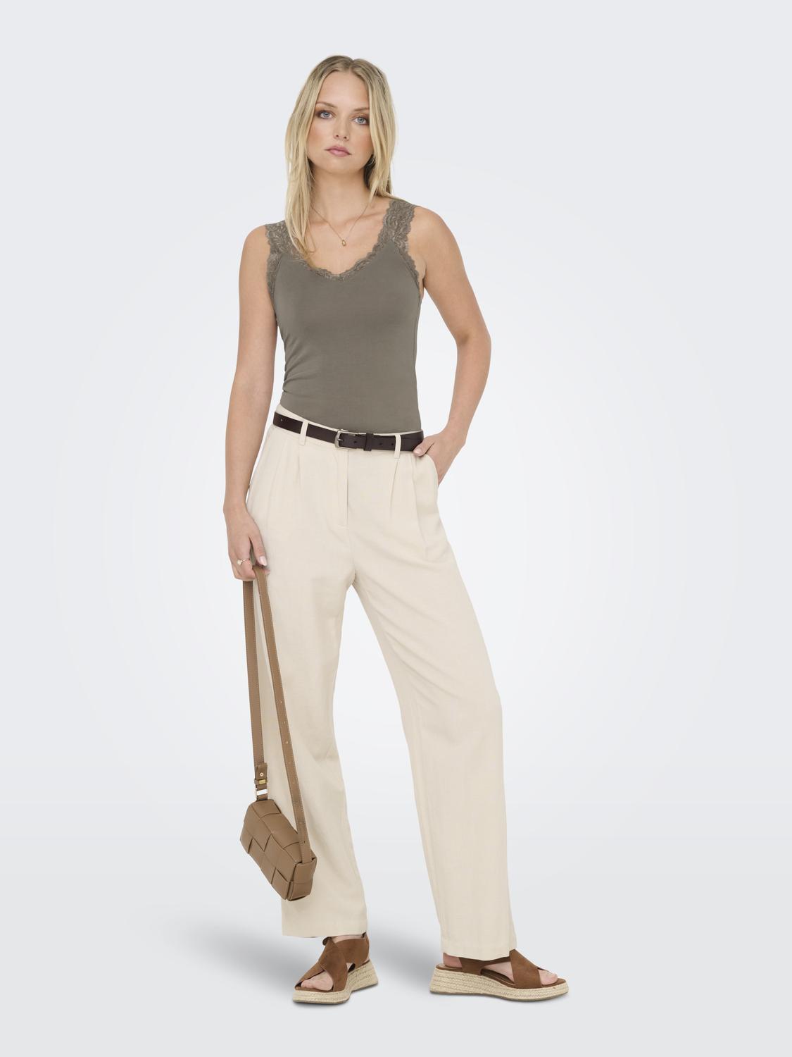 model_shot-front_full
