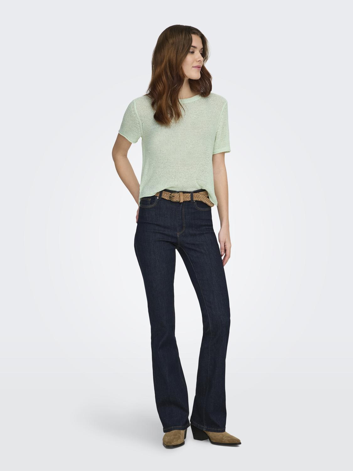 model_shot-front_full
